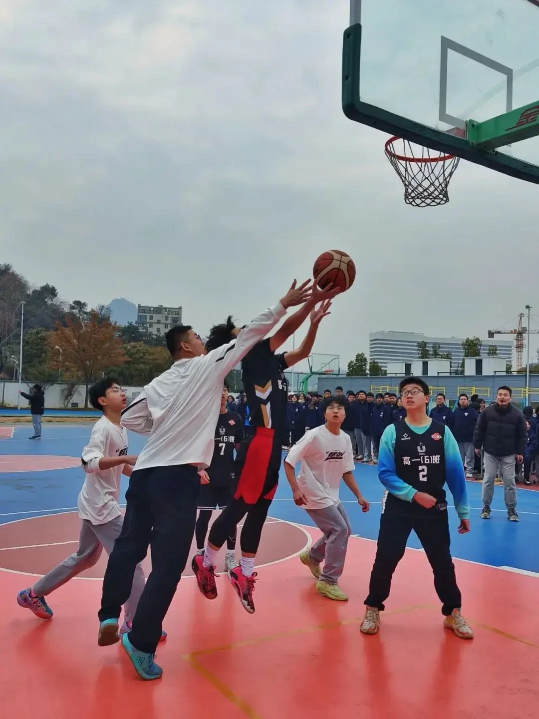 高中生如何参加篮球夏训提升比赛水平